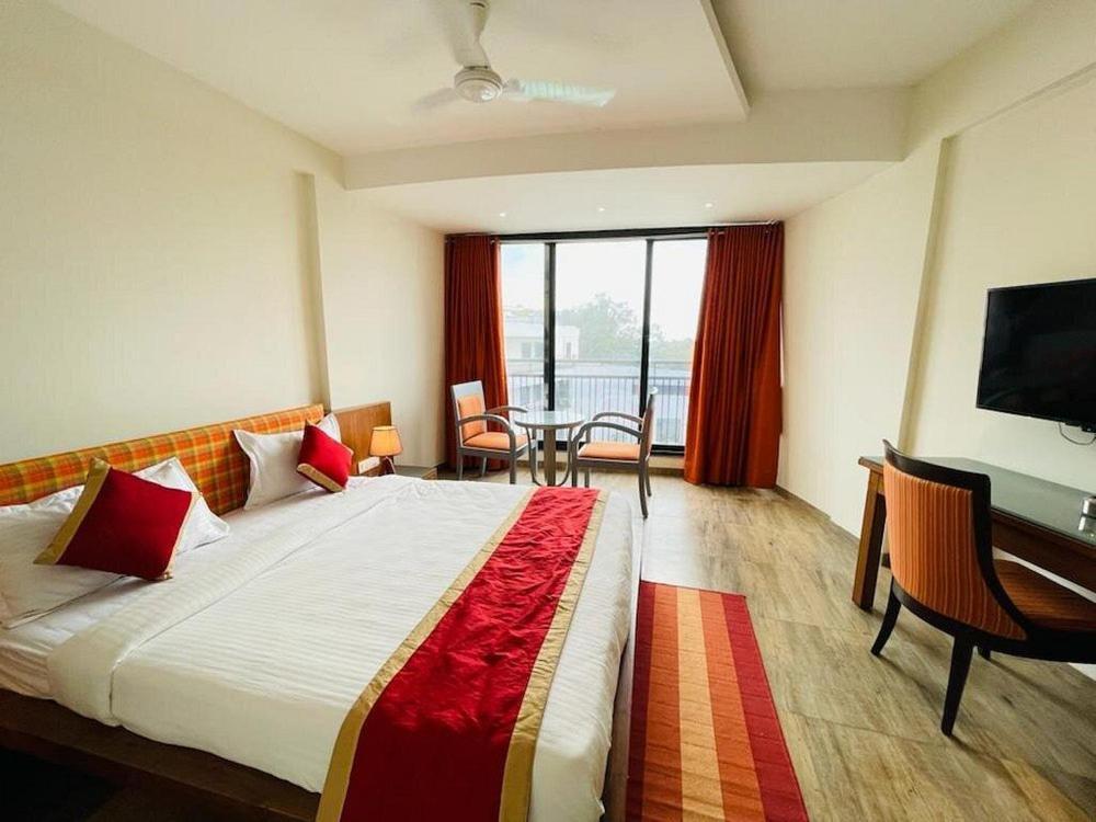 Om Sanctuary Resort By Pinks Hospitality Rupāwati Εξωτερικό φωτογραφία